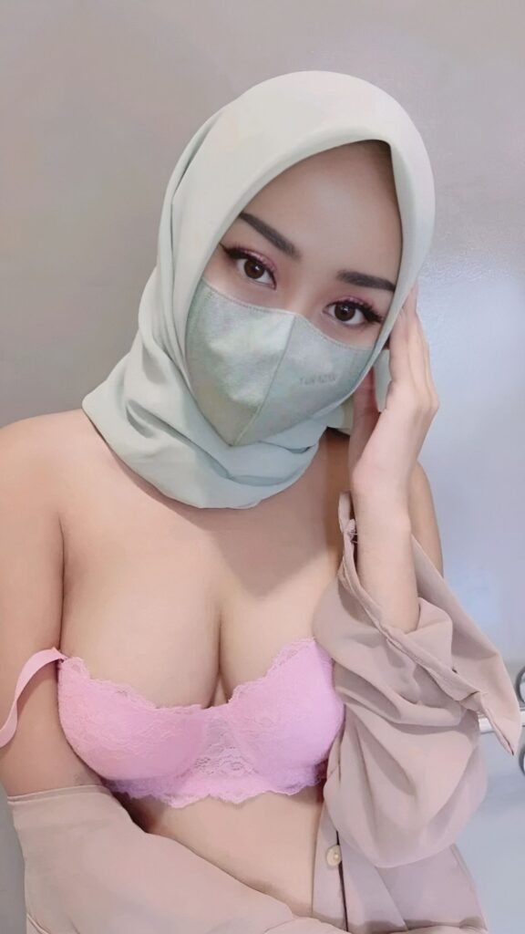 Cewek Cantik dan Berhijab Saat Gadis Butuh Tambahan Uang Dari Om2 Hidung Belang Top New